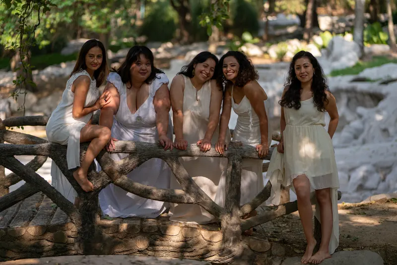 Portrait photography by Simple Scenes Studio (photo 24 of 26)